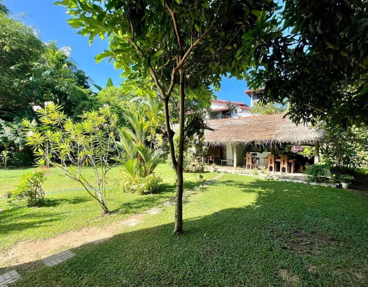 Villa Fiori Хиккадува Экстерьер фото
